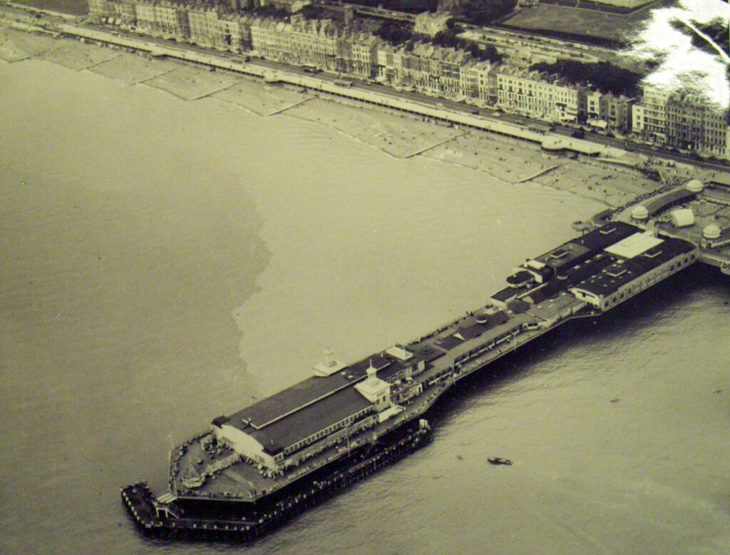 1961-1966 Hastings pier aerial view, Aerofilms & Aero Pictorial Ltd