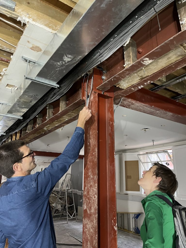 Ground floor steel reveal